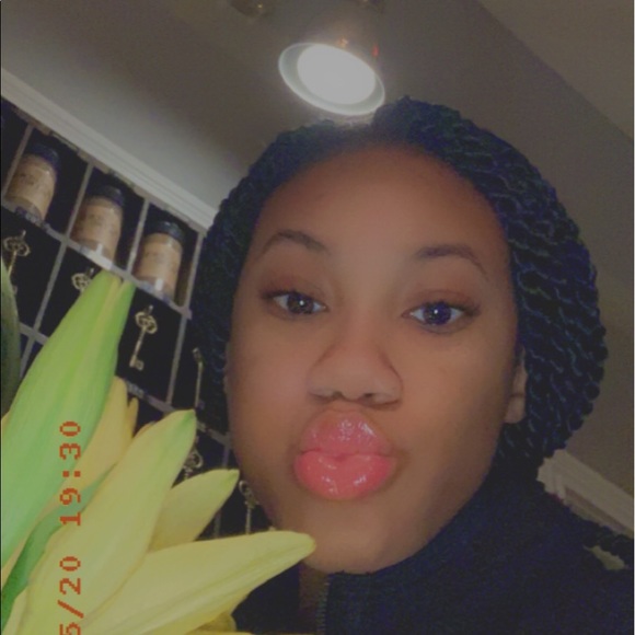 Meet your Posher, Elise - Picture 1 of 1